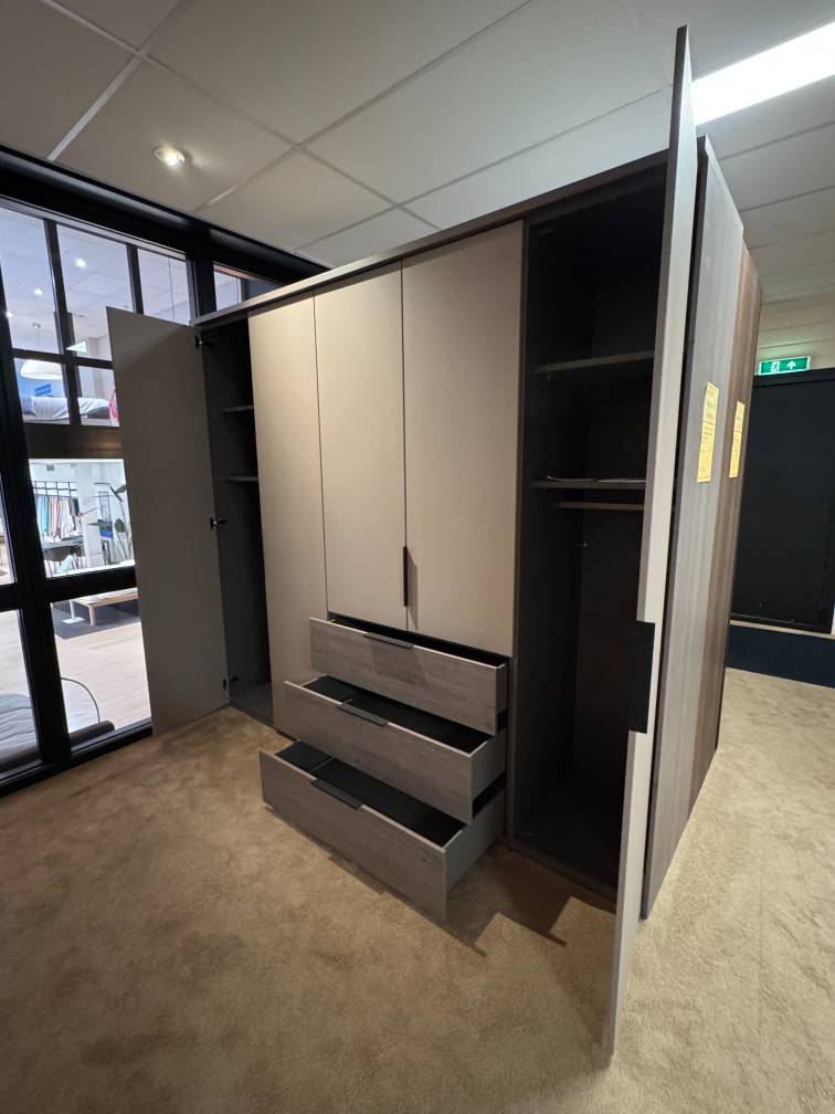 Nolte Horizont 100 Linnenkast (Nieuwleusen)