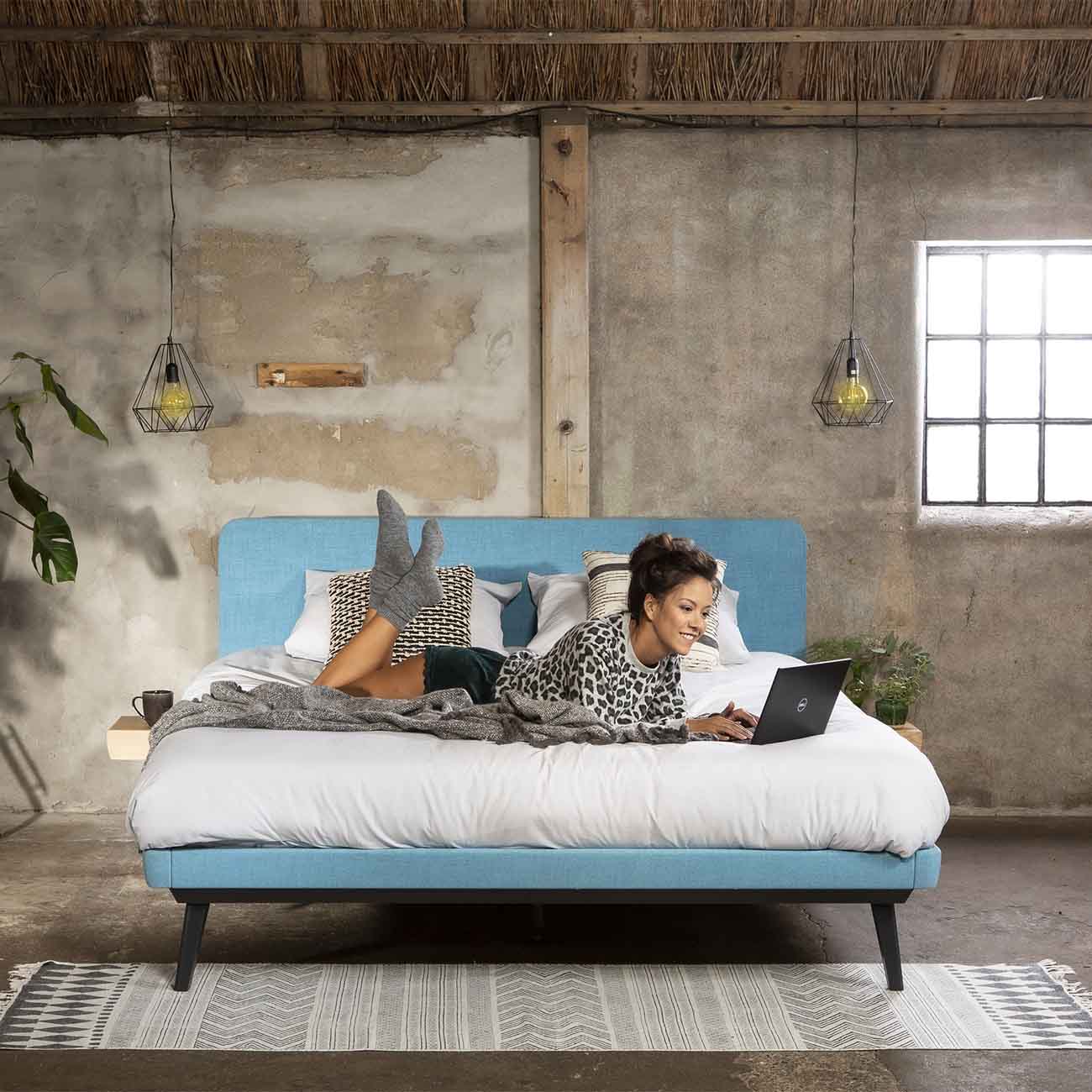 Avek stiel ledikant sfeer - Bos Bedden