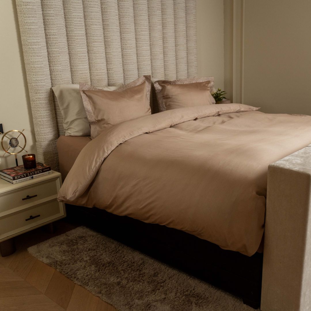 Kayori dekbedovertrek Daisy X Lumi – katoensatijn – taupe