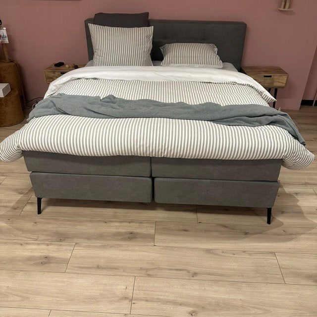 Eastborn Stud Boxspring - 180x210cm (Nijverdal)
