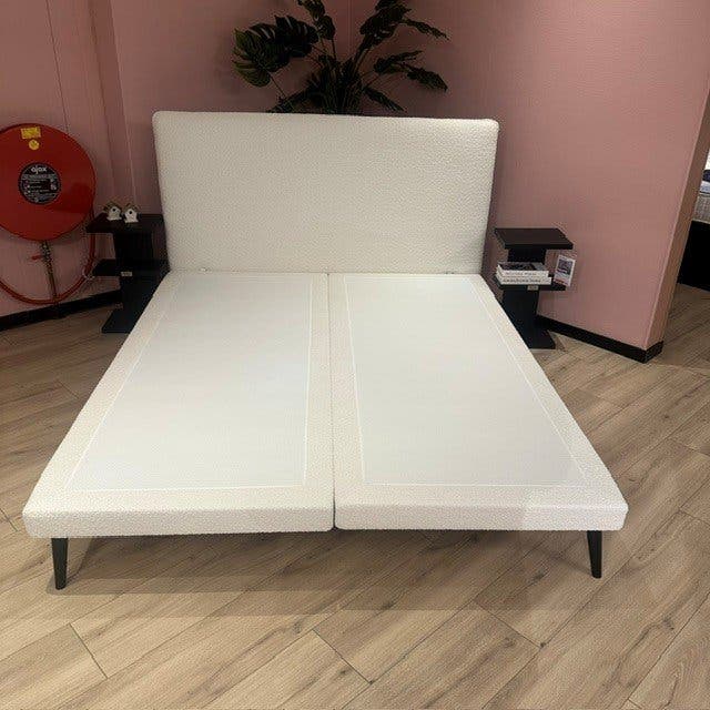 Eastborn Thin Boxspring – showroom Nijverdal, foto 1