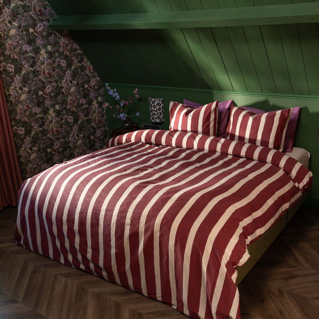 Kayori dekbedovertrek Finntage X Stripes – katoensatijn – rood