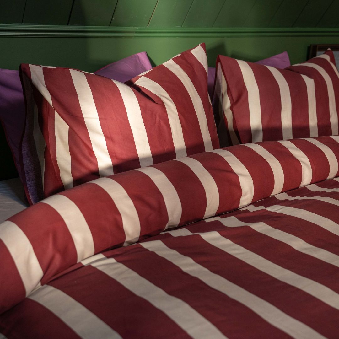 Kayori dekbedovertrek Finntage X Stripes – katoensatijn – rood