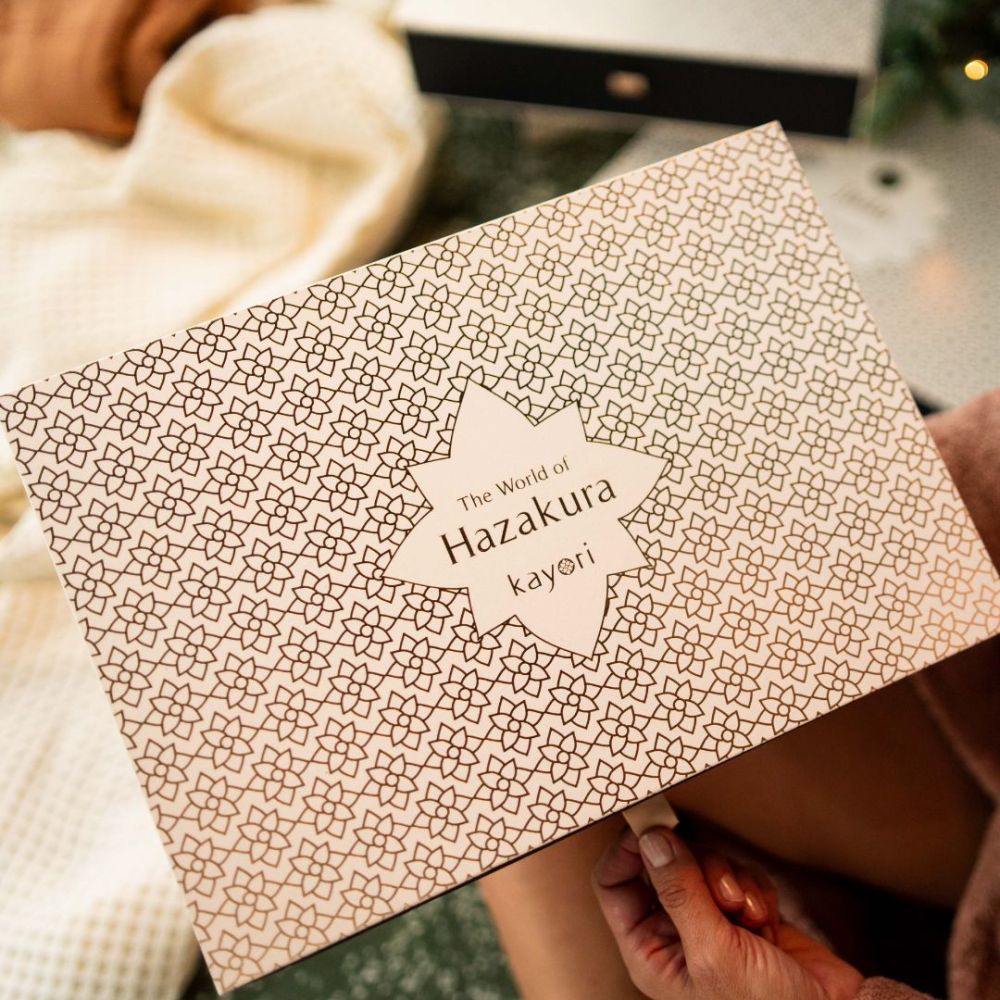 Kayori - Giftbox - The World of Hazakura